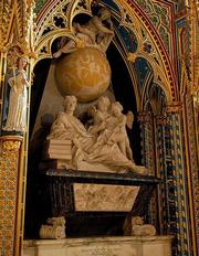 Могила ученого в Вестминстерском аббатстве. Лондон. Англия.